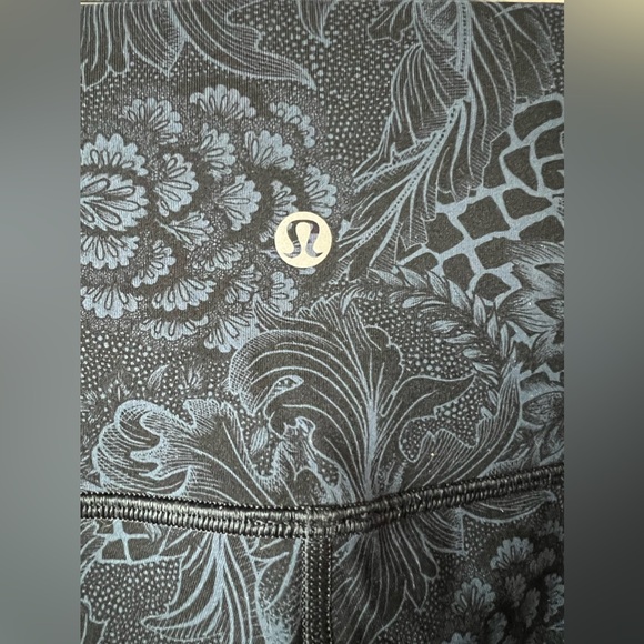 Lululemon Wunder Under Crop (Hi-Rise) (Full-On Luxtreme 21")
Blue Black (4) - Picture 7 of 10